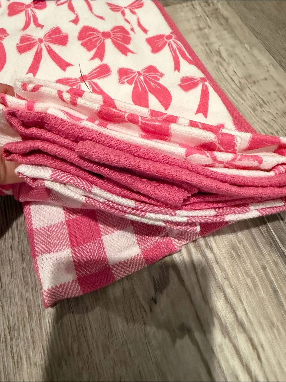 NWT 8 Piece Pink Bow Table Linen Set